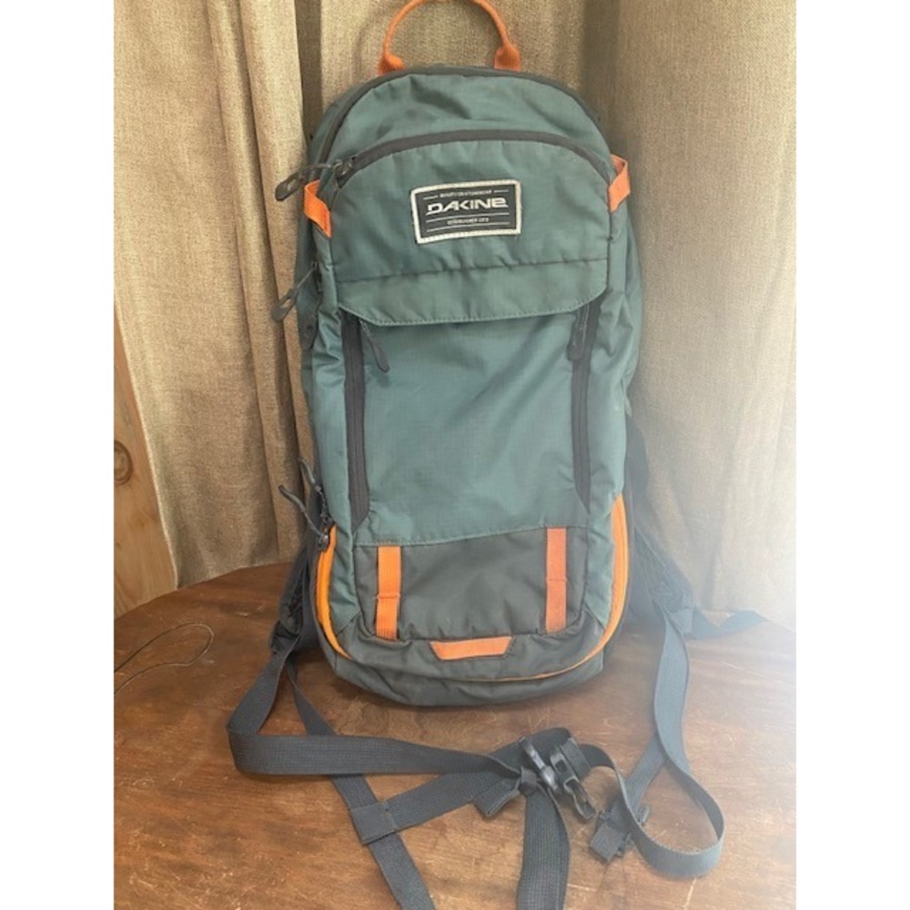 Dakine Syncline 12L S19 Hydration Backpack Green Orange Mountain Bike Trail Bag